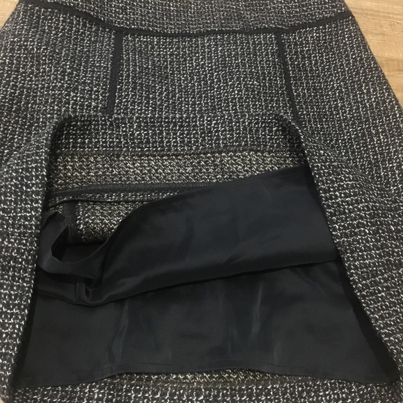Halogen 50% wool skirt size 2 - Picture 4 of 9